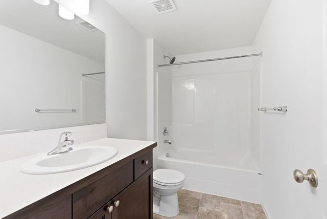 19698 E 3rd Ln, Greenacres, WA 99016