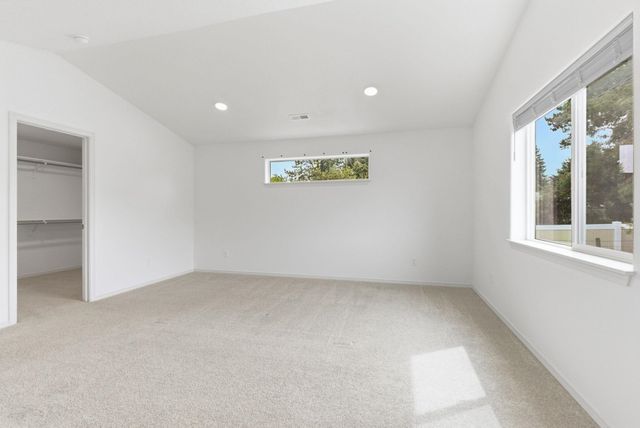 19698 E 3rd Ln, Greenacres, WA 99016