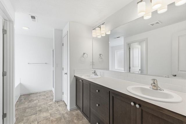 19698 E 3rd Ln, Greenacres, WA 99016