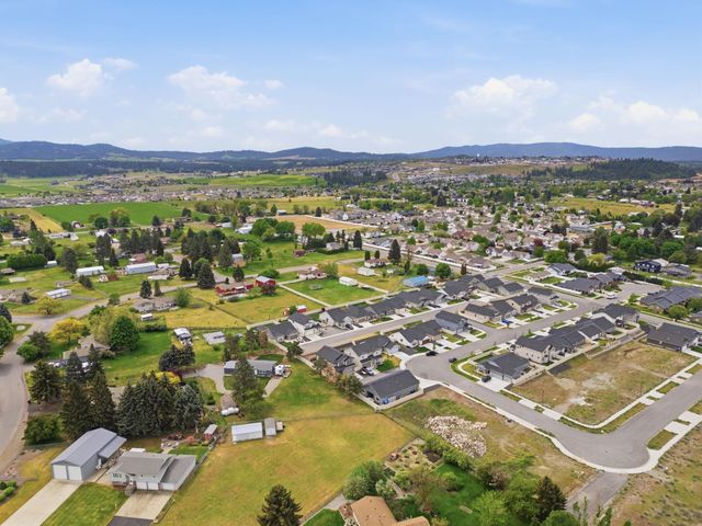19698 E 3rd Ln, Greenacres, WA 99016