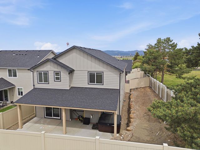 19698 E 3rd Ln, Greenacres, WA 99016