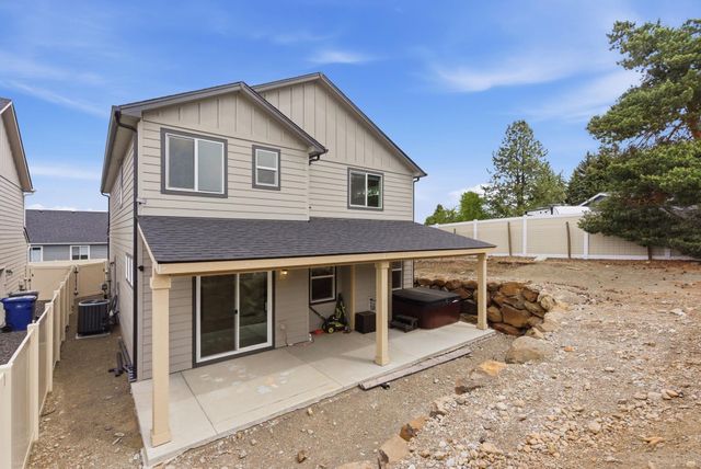 19698 E 3rd Ln, Greenacres, WA 99016