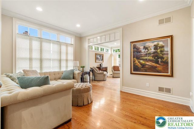 2055 Forge Run, Bethlehem City, PA 18015