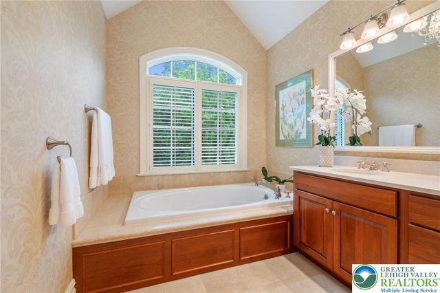 2055 Forge Run, Bethlehem City, PA 18015