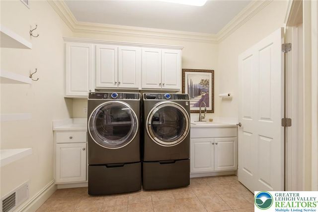 2055 Forge Run, Bethlehem City, PA 18015