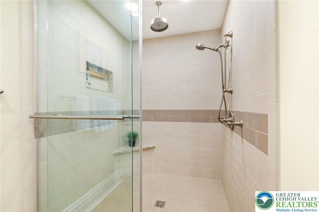 2055 Forge Run, Bethlehem City, PA 18015