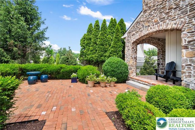 2055 Forge Run, Bethlehem City, PA 18015