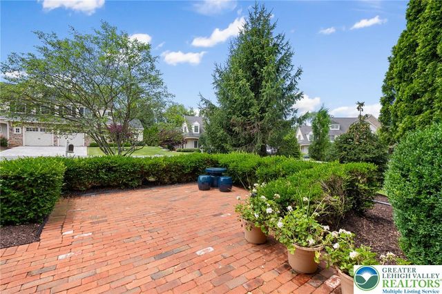 2055 Forge Run, Bethlehem City, PA 18015