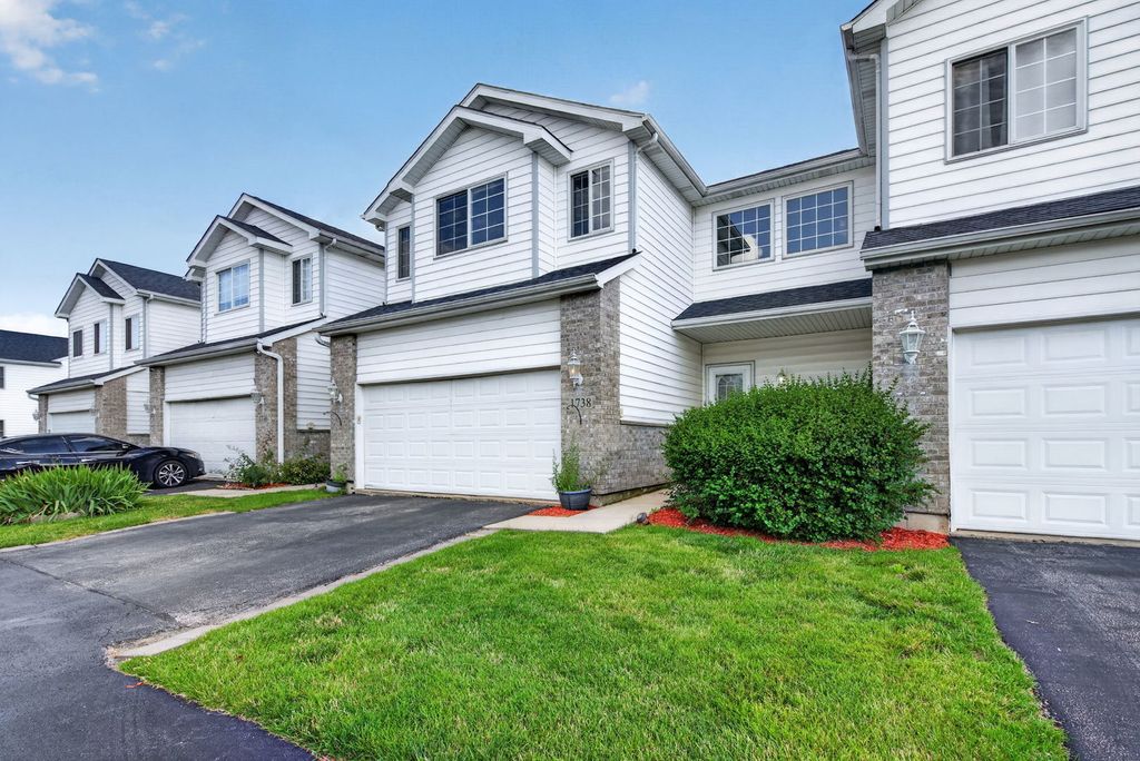 1738 WATERS EDGE Drive 1738, Minooka, IL 60447