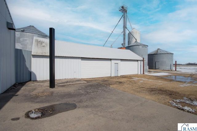 48994 County Road 13, North Mankato, MN 56003