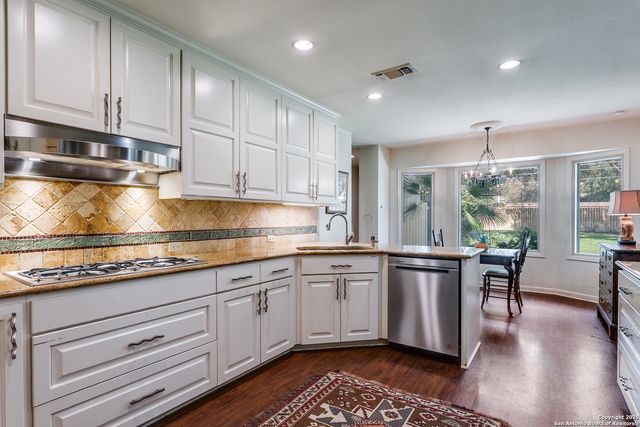 515 Country Ln, San Antonio, TX 78209