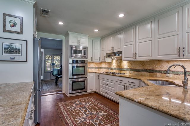 515 Country Ln, San Antonio, TX 78209