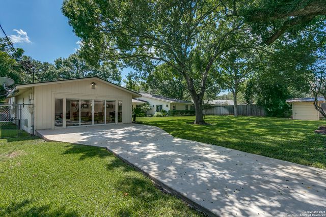 515 Country Ln, San Antonio, TX 78209