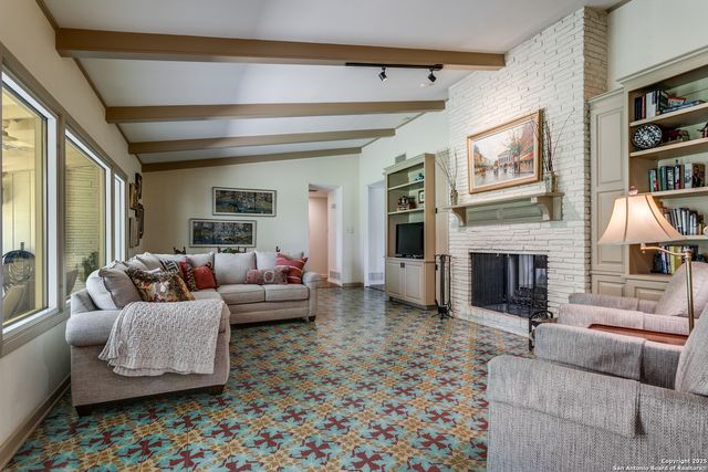 515 Country Ln, San Antonio, TX 78209