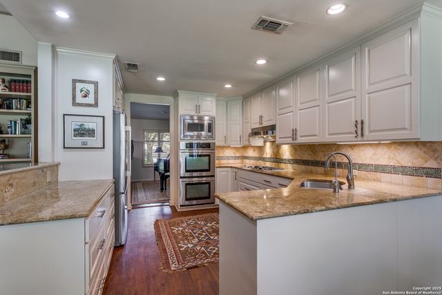 515 Country Ln, San Antonio, TX 78209