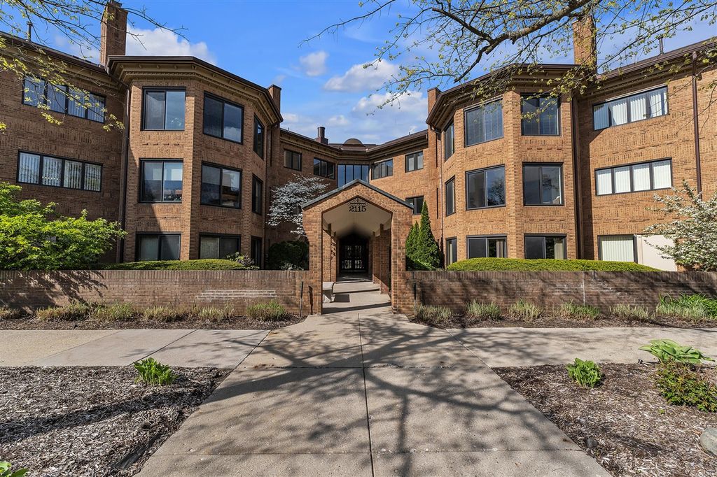 2115 Nature Cove Court 308, Ann Arbor, MI 48104