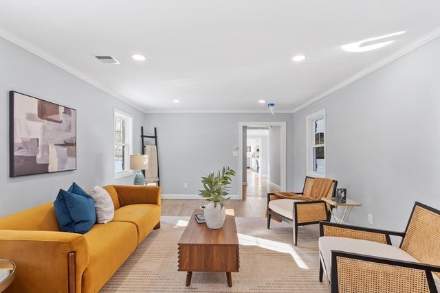 401 Belknap Rd, Framingham, MA 01701