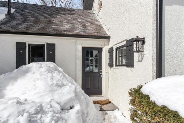 401 Belknap Rd, Framingham, MA 01701