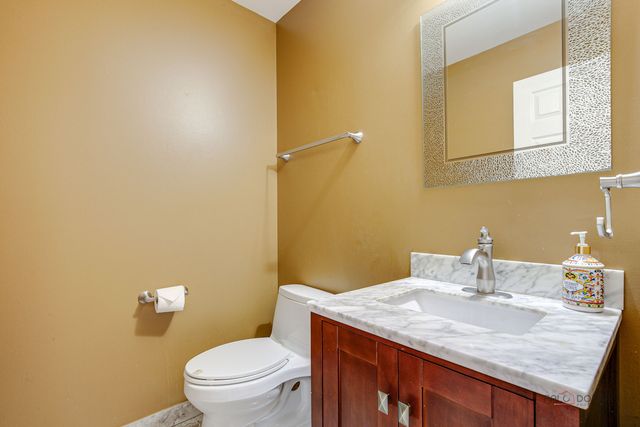 77 Montclair Road, Vernon Hills, IL 60061
