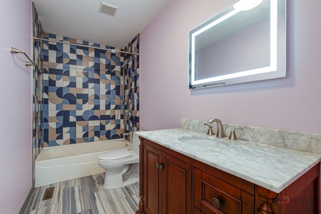 77 Montclair Road, Vernon Hills, IL 60061