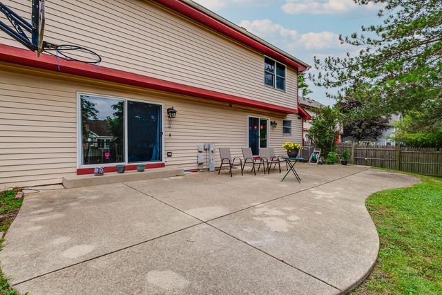 77 Montclair Road, Vernon Hills, IL 60061