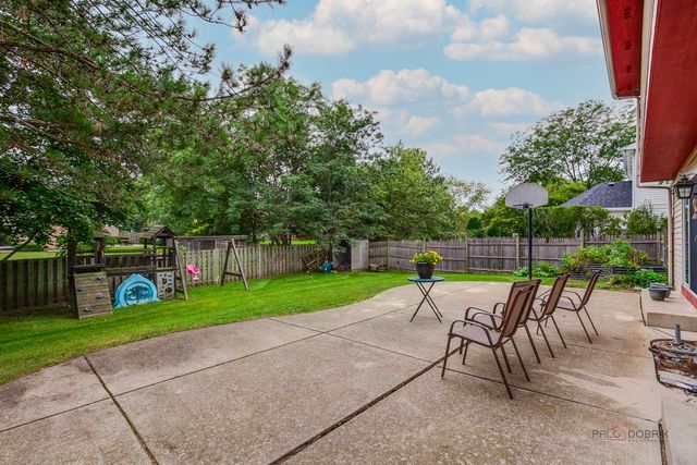77 Montclair Road, Vernon Hills, IL 60061