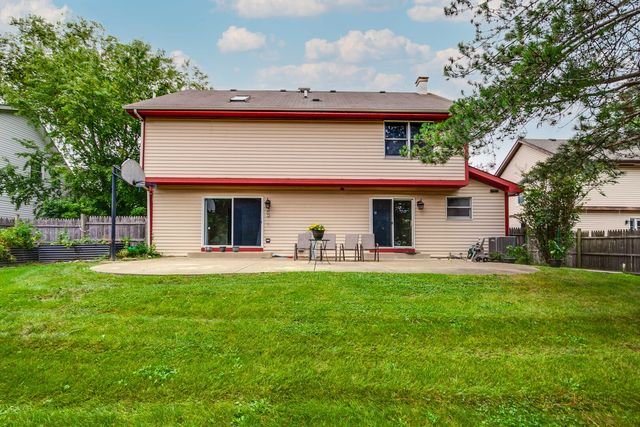 77 Montclair Road, Vernon Hills, IL 60061
