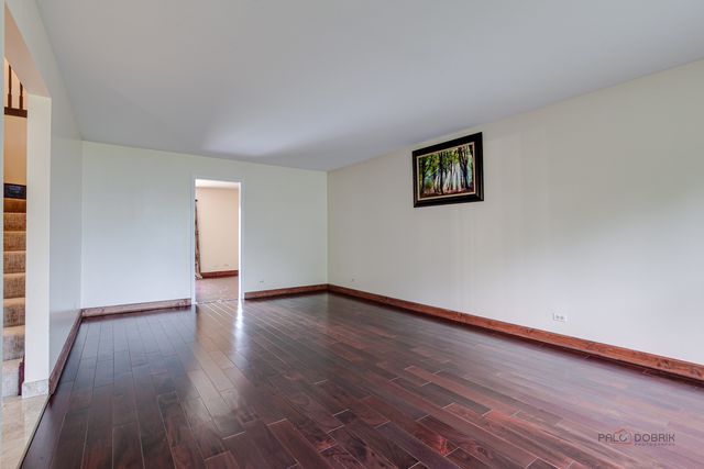 77 Montclair Road, Vernon Hills, IL 60061
