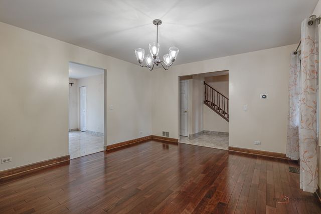 77 Montclair Road, Vernon Hills, IL 60061