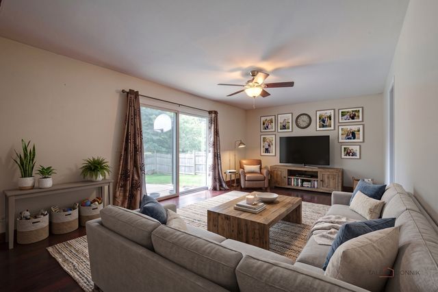 77 Montclair Road, Vernon Hills, IL 60061