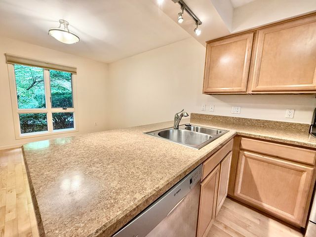 1046 Greenhills Drive, Ann Arbor, MI 48105
