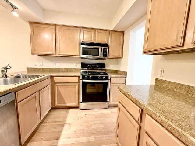 1046 Greenhills Drive, Ann Arbor, MI 48105