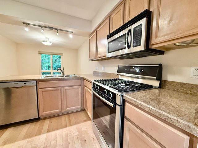 1046 Greenhills Drive, Ann Arbor, MI 48105