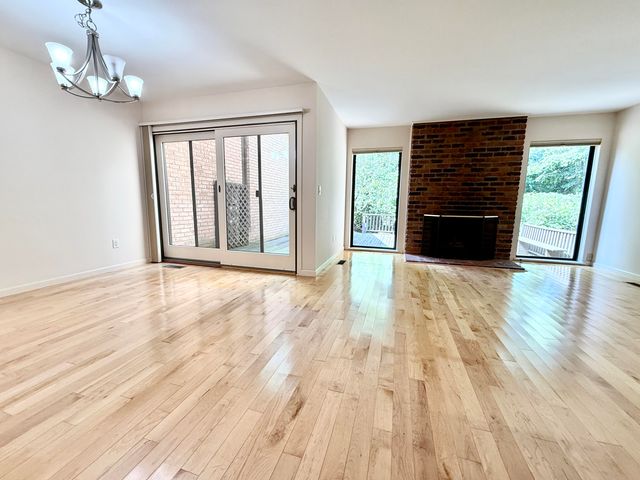 1046 Greenhills Drive, Ann Arbor, MI 48105