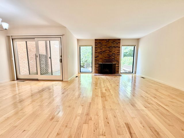1046 Greenhills Drive, Ann Arbor, MI 48105