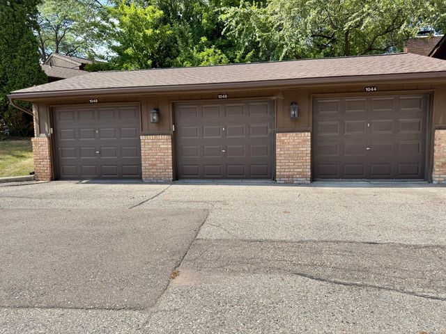 1046 Greenhills Drive, Ann Arbor, MI 48105