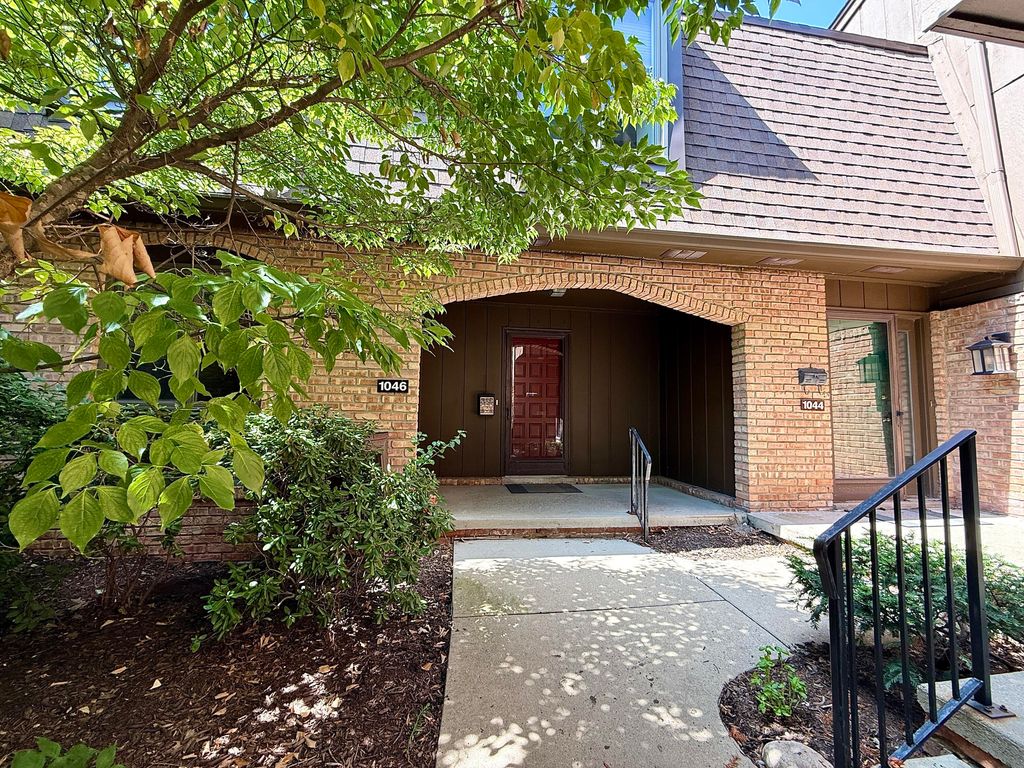 1046 Greenhills Drive, Ann Arbor, MI 48105