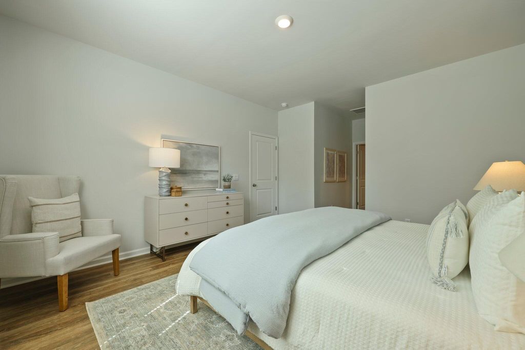 Image 18 of property listing at 1043 Forrest Creek Drive, Summerville, SC 29483