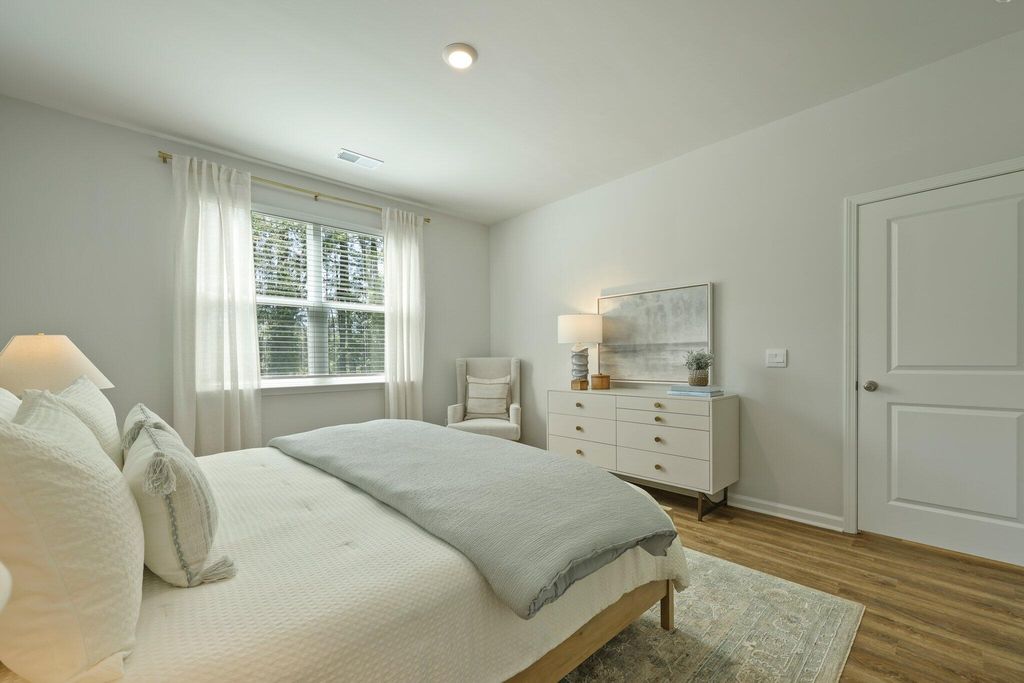 Image 19 of property listing at 1043 Forrest Creek Drive, Summerville, SC 29483