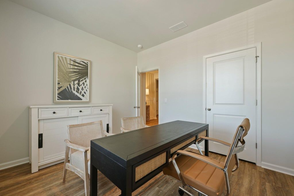 Image 21 of property listing at 1043 Forrest Creek Drive, Summerville, SC 29483