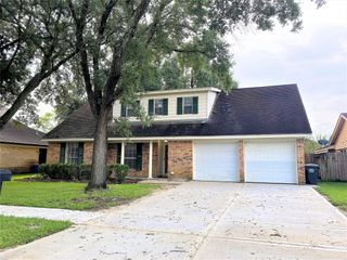 1910 Winding Creek Drive, Pearland, TX 77581