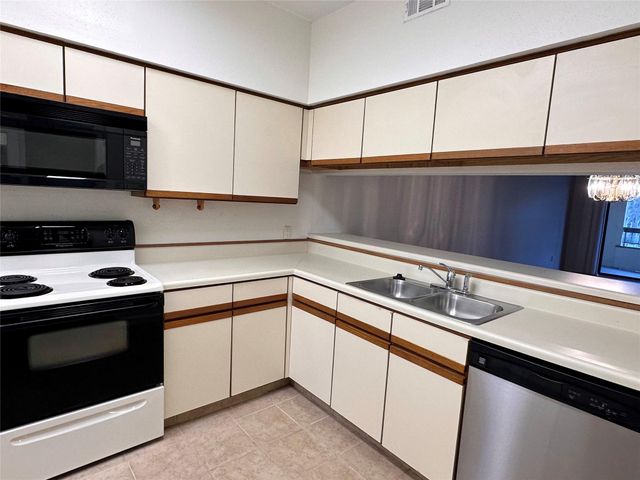 18809 Egret Bay Boulevard 304, Webster, TX 77058