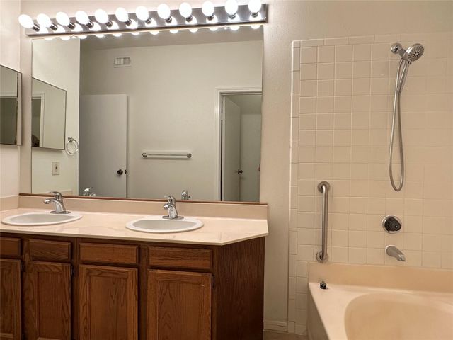 18809 Egret Bay Boulevard 304, Webster, TX 77058