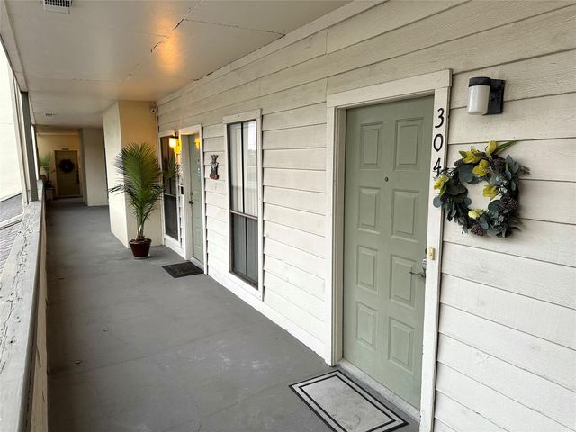 18809 Egret Bay Boulevard 304, Webster, TX 77058