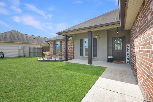 9198 Cypress Lake Dr, Denham Springs, LA 70726