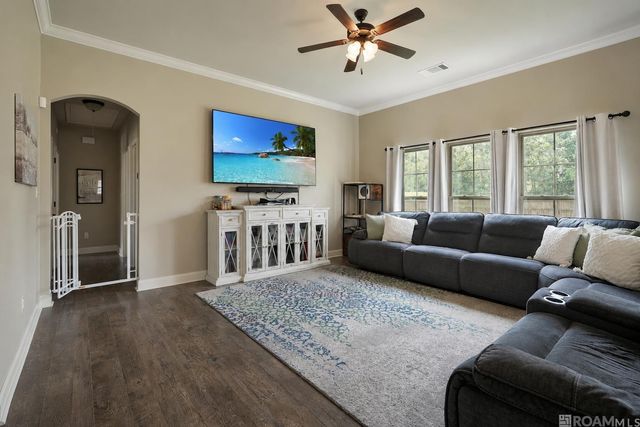 9198 Cypress Lake Dr, Denham Springs, LA 70726