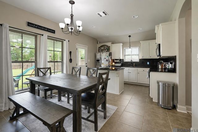 9198 Cypress Lake Dr, Denham Springs, LA 70726