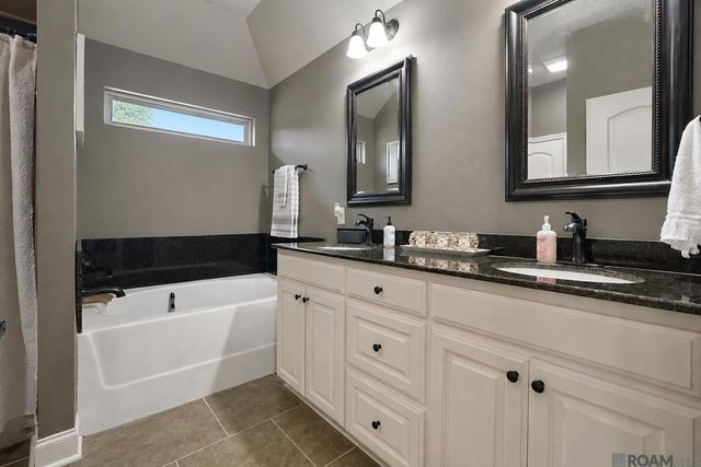 9198 Cypress Lake Dr, Denham Springs, LA 70726