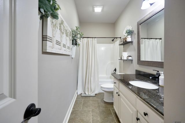 9198 Cypress Lake Dr, Denham Springs, LA 70726