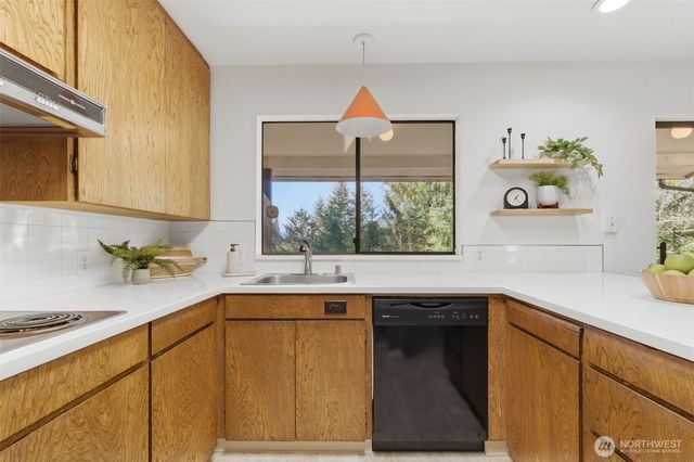850 NE Rimrock Drive NE, Bremerton, WA 98311